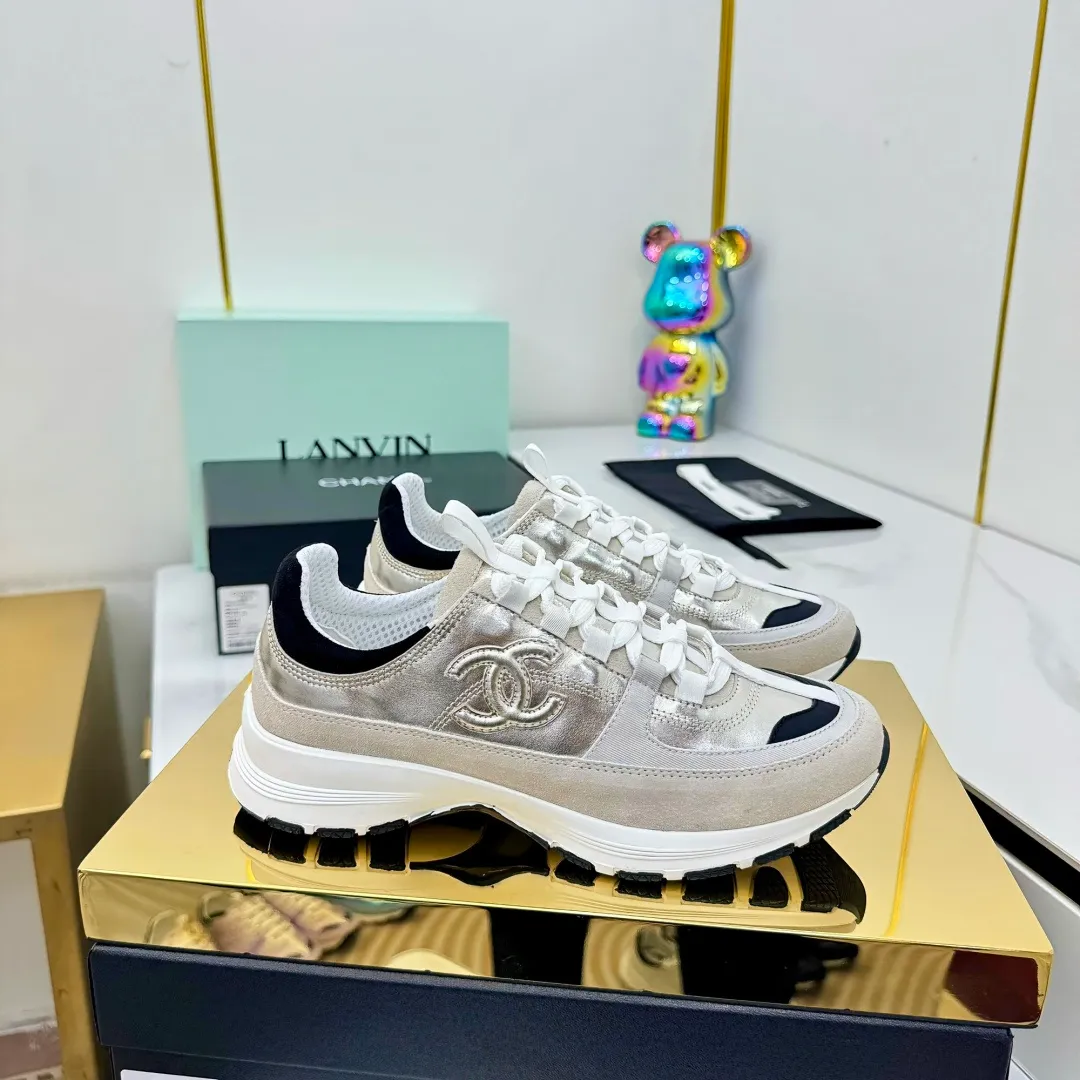 👟👟Ex-factory price 600👟👟High quality! ! ! CHANEL Chanel 25A latest thick-soled casual sports shoes. The counter is synchronized. The counter is very popular. It is a shoe that is very difficult to buy. The most popular thick-soled casual shoes on the Internet. As you can imagine, the most popular thick-soled casual shoes can not be missed. It has both good looks and comfort. Simple and versatile. The thick sole increases the height and is super versatile. Whoever wears it will look better. Upper: cowhide stitching. Lining: breathable mesh. Outsole: TPU original outsole. Size: 35-41 👉